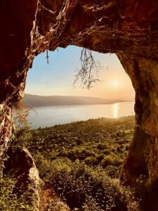 randonnées annecy sarrasin grotte