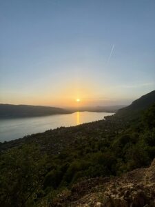 randonnées annecy sarrasin grotte