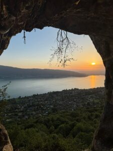 randonnées annecy sarrasin grotte