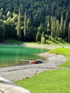 lac de montriond haute-savoie