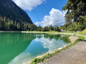 lac de montriond haute-savoie